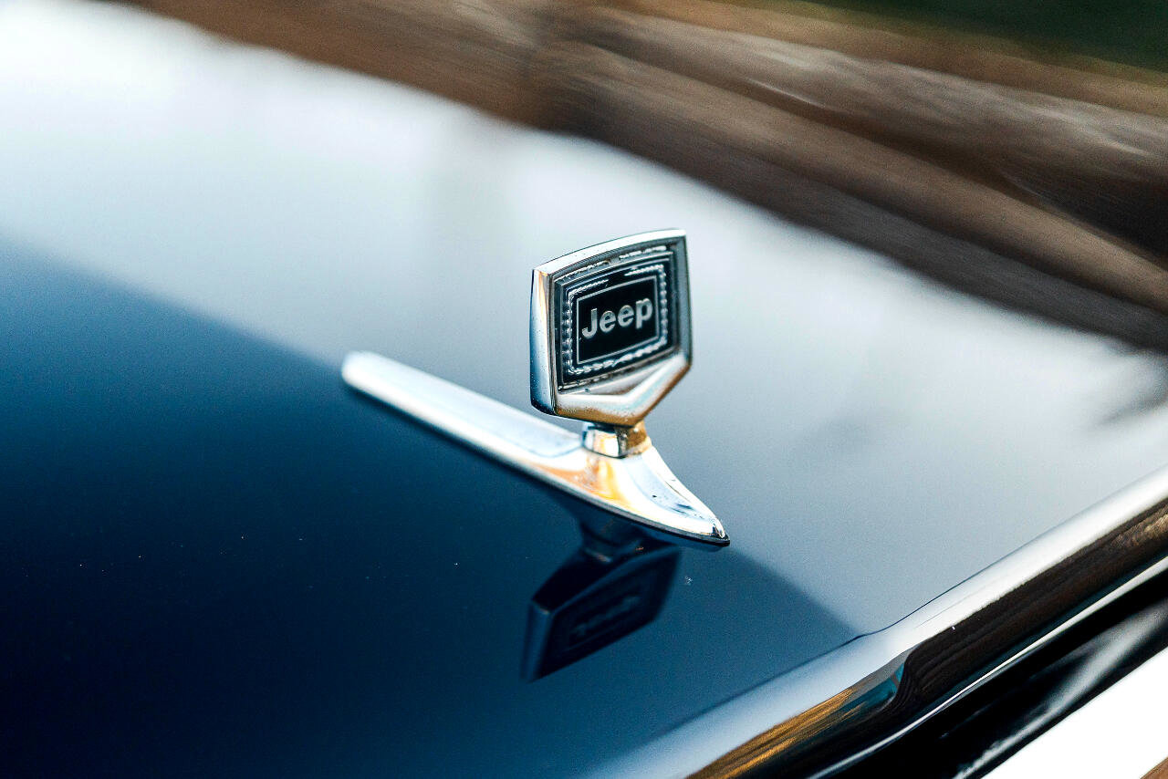 Used 1987 Jeep Grand Wagoneer image 22