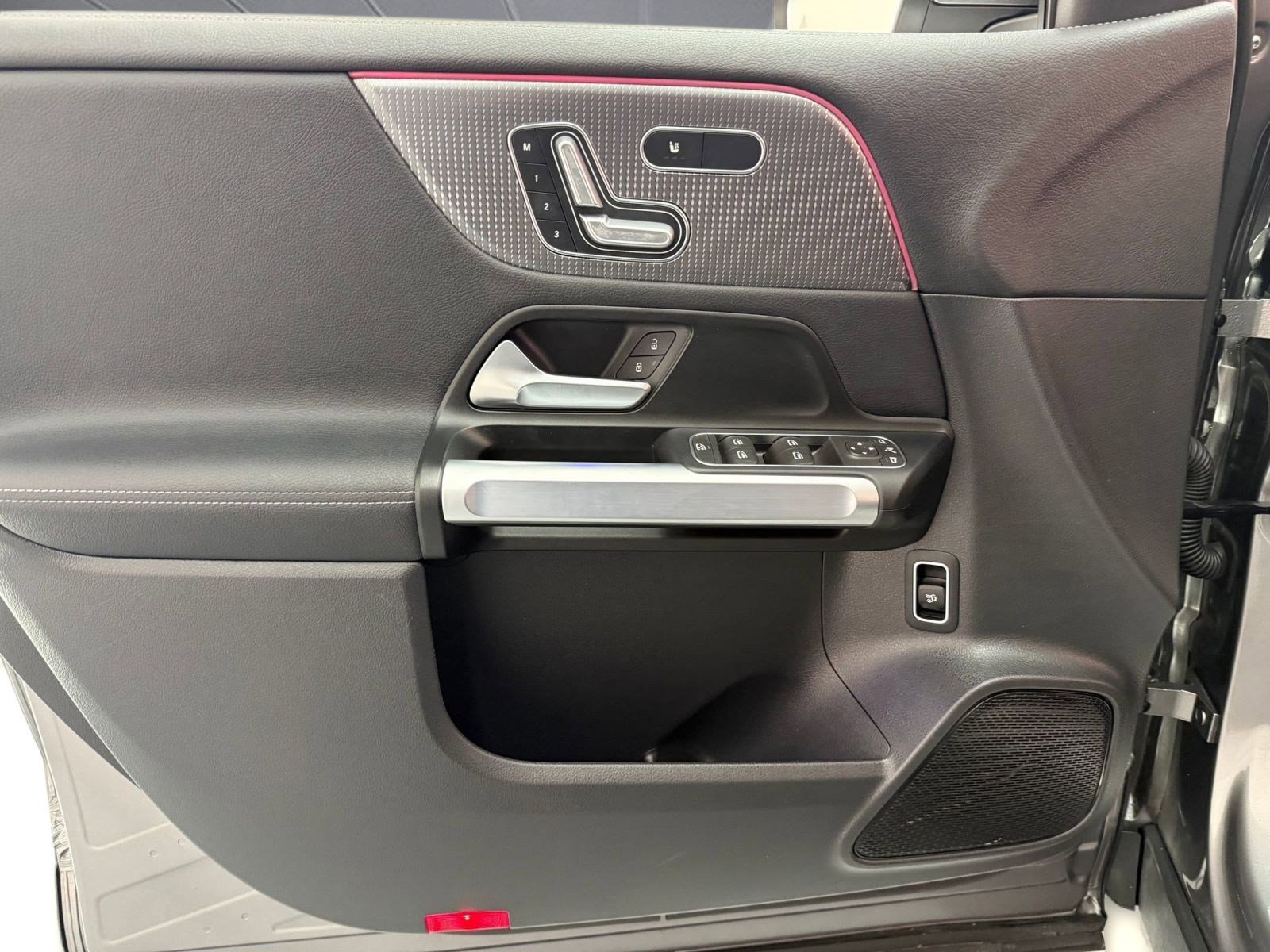 Used 2023 Mercedes-Benz EQB 250+ image 12