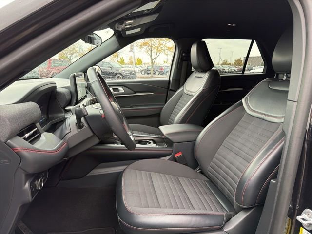 Used 2025 Ford Explorer ST-Line image 26