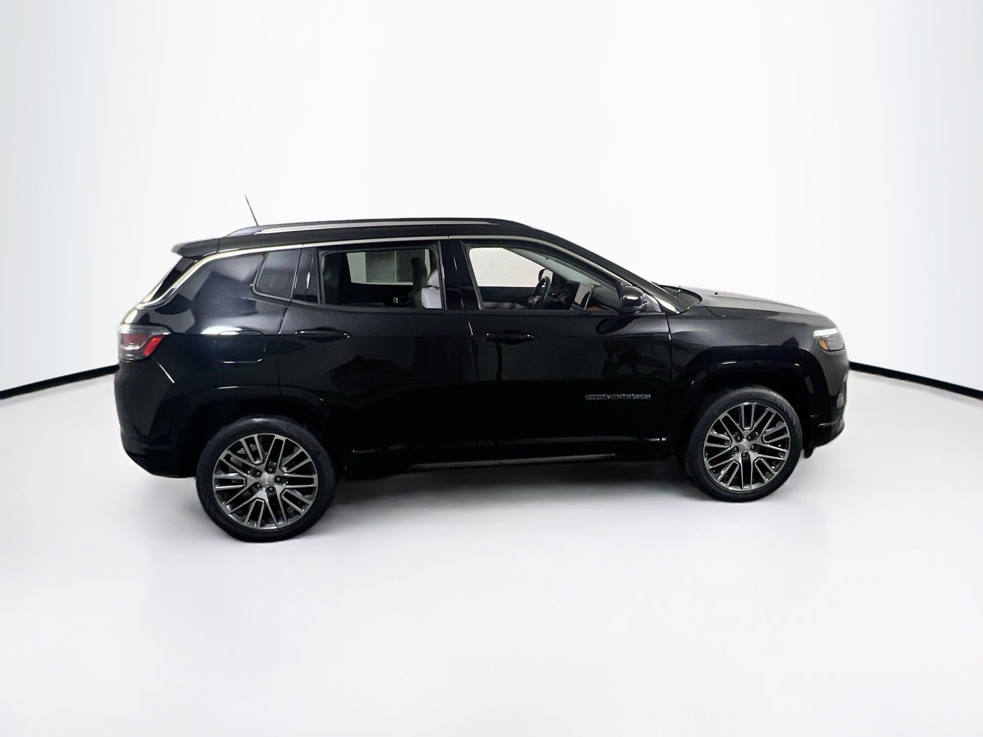 Used 2022 Jeep Compass Limited w/ Elite Group image 4