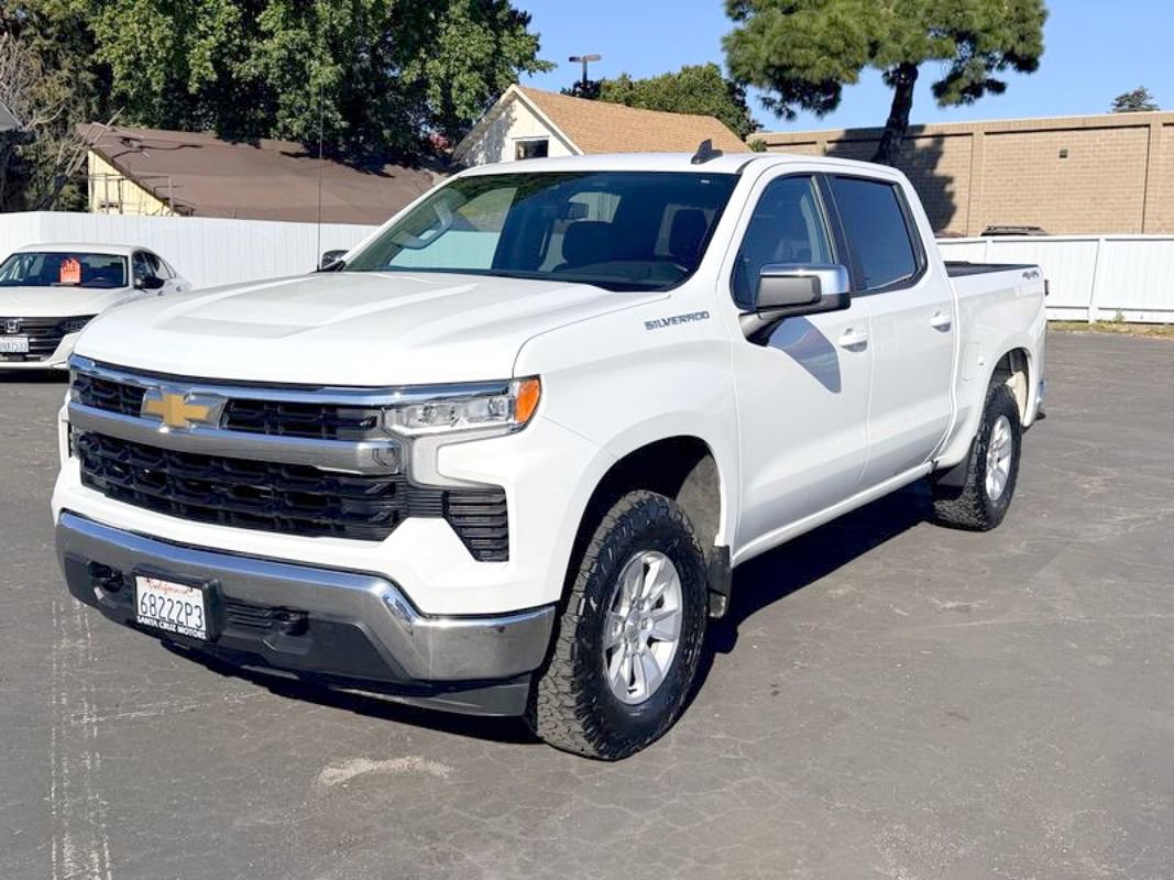 Used 2023 Chevrolet Silverado 1500 LT image 3