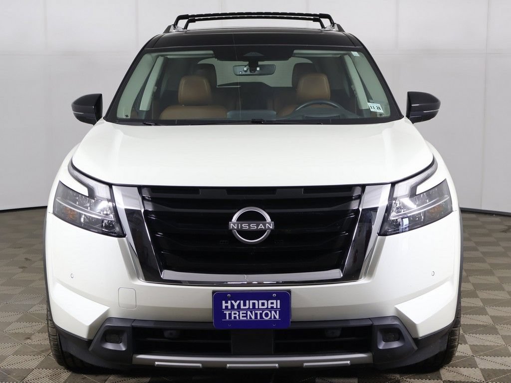 Used 2024 Nissan Pathfinder Platinum w/ Lighting Package (N93) AWD/4WD image 12