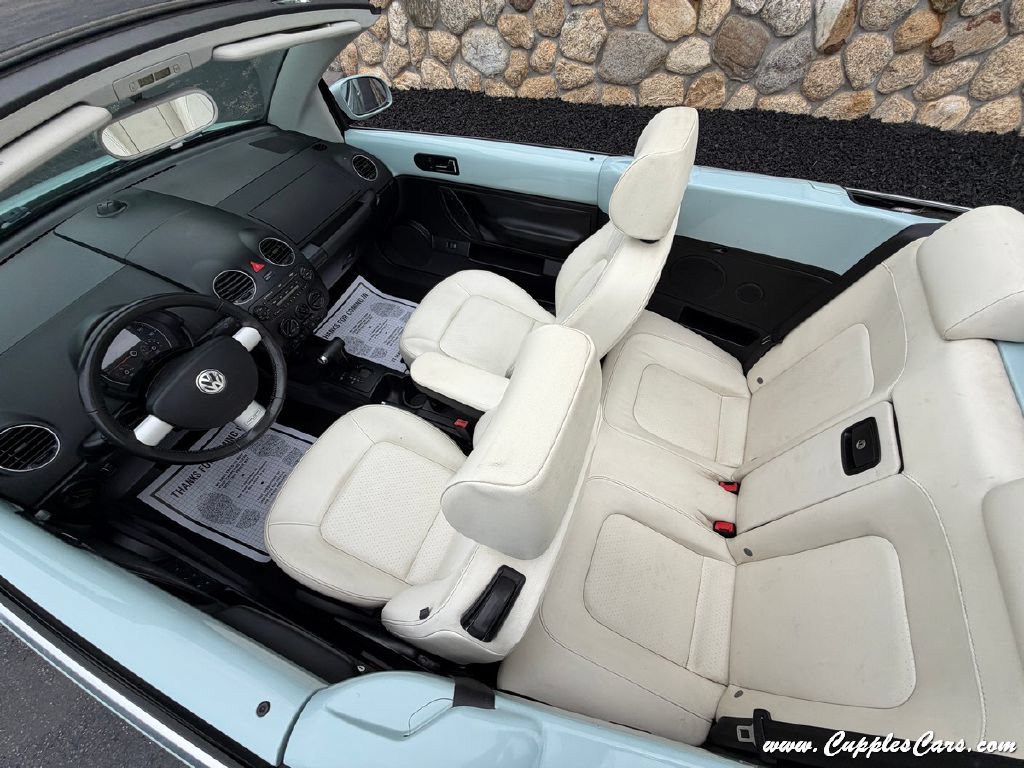 Used 2010 Volkswagen Beetle Final Edition FWD image 27