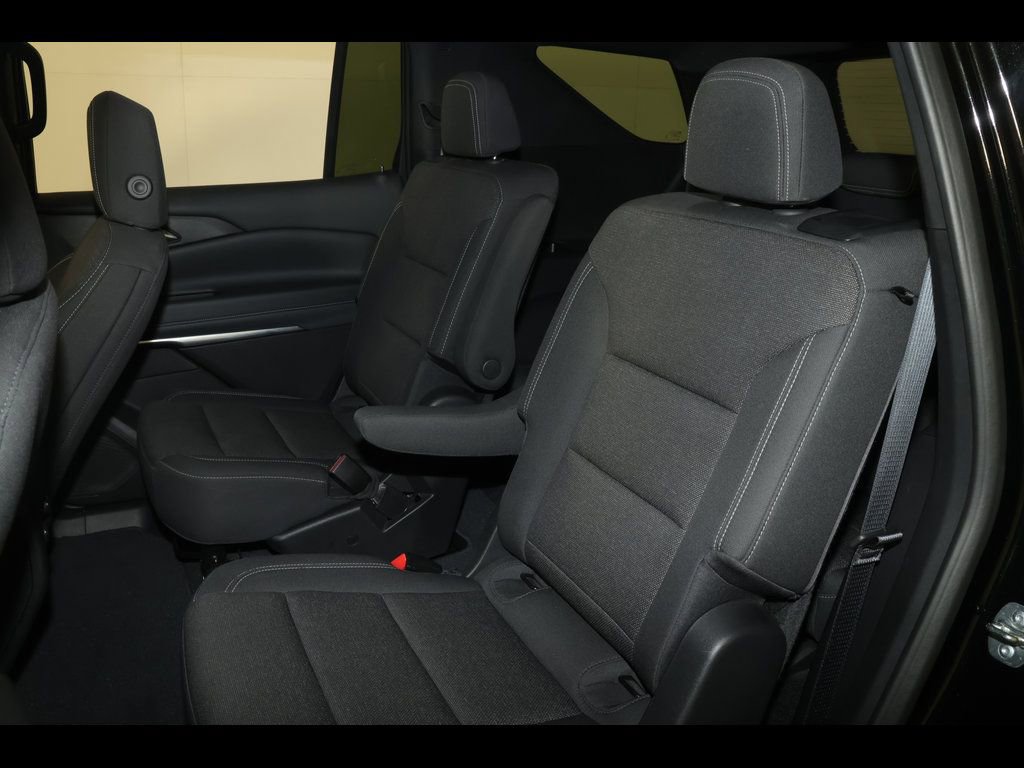 Used 2025 Chevrolet Traverse LT image 31