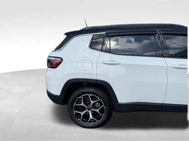 Used 2025 Jeep Compass Limited w/ Sun & Sound Group AWD/4WD image 4