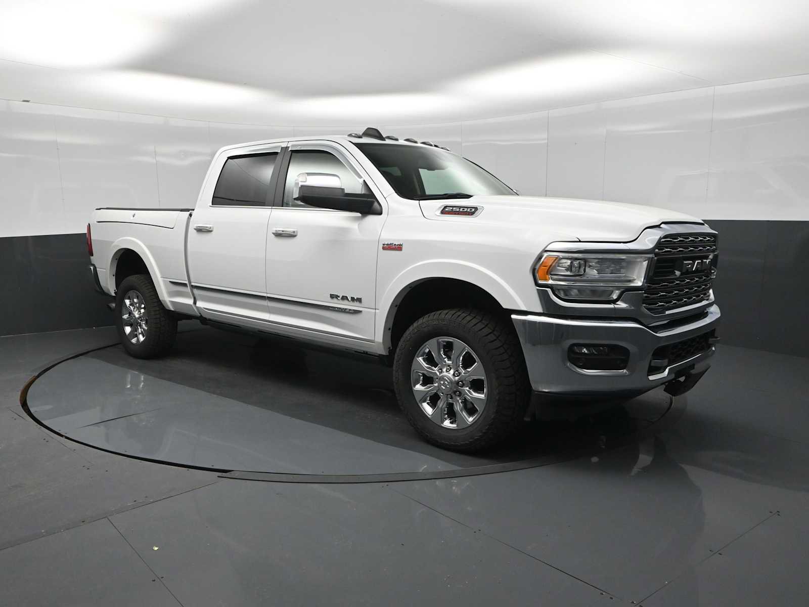 Used 2020 RAM 2500 Limited AWD/4WD image 2