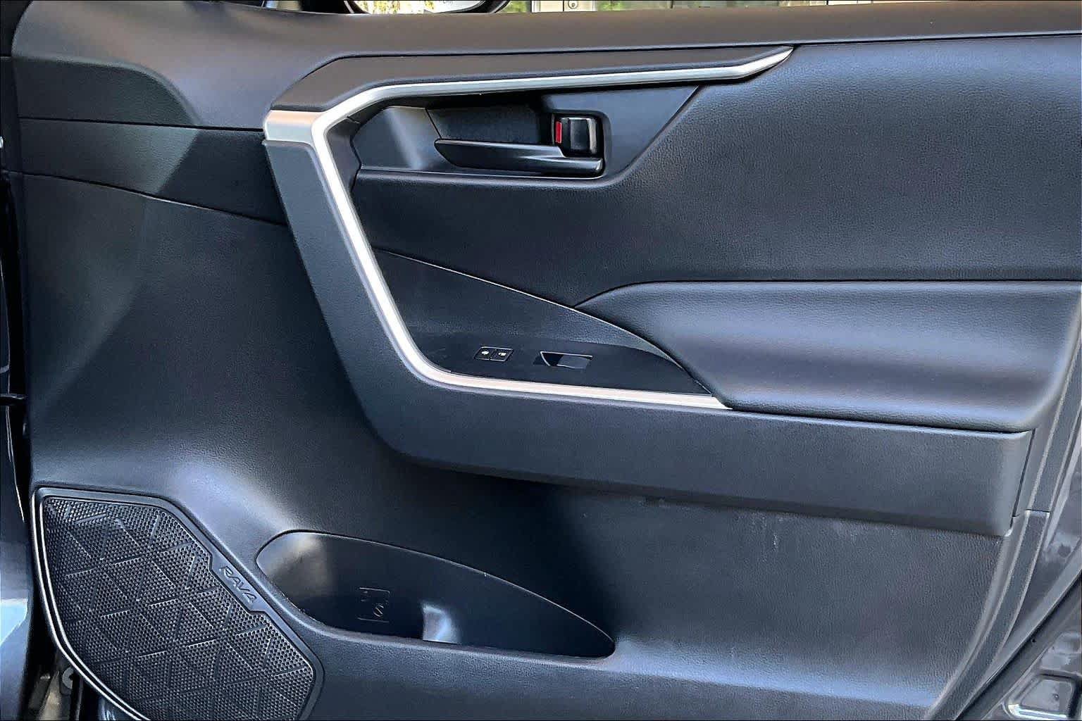 Certified 2025 Toyota RAV4 LE FWD image 39