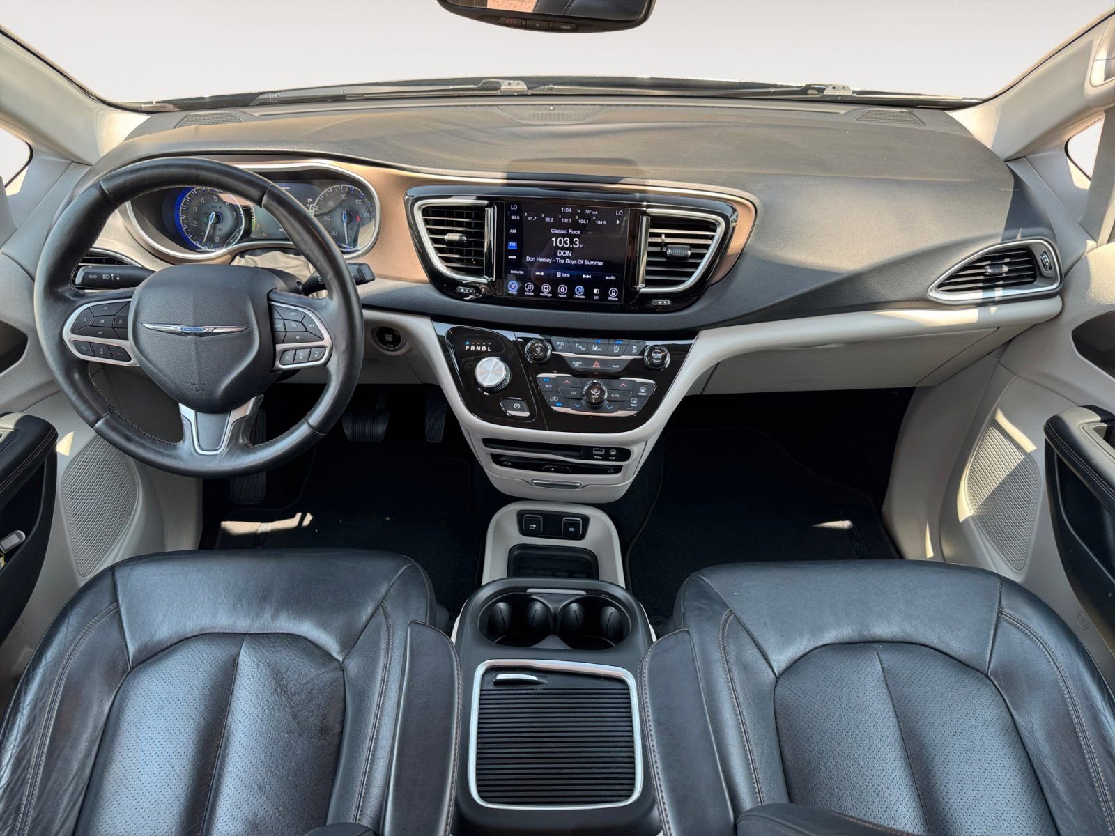 Used 2017 Chrysler Pacifica Touring-L Plus w/ Advanced Safetytec Group FWD image 10