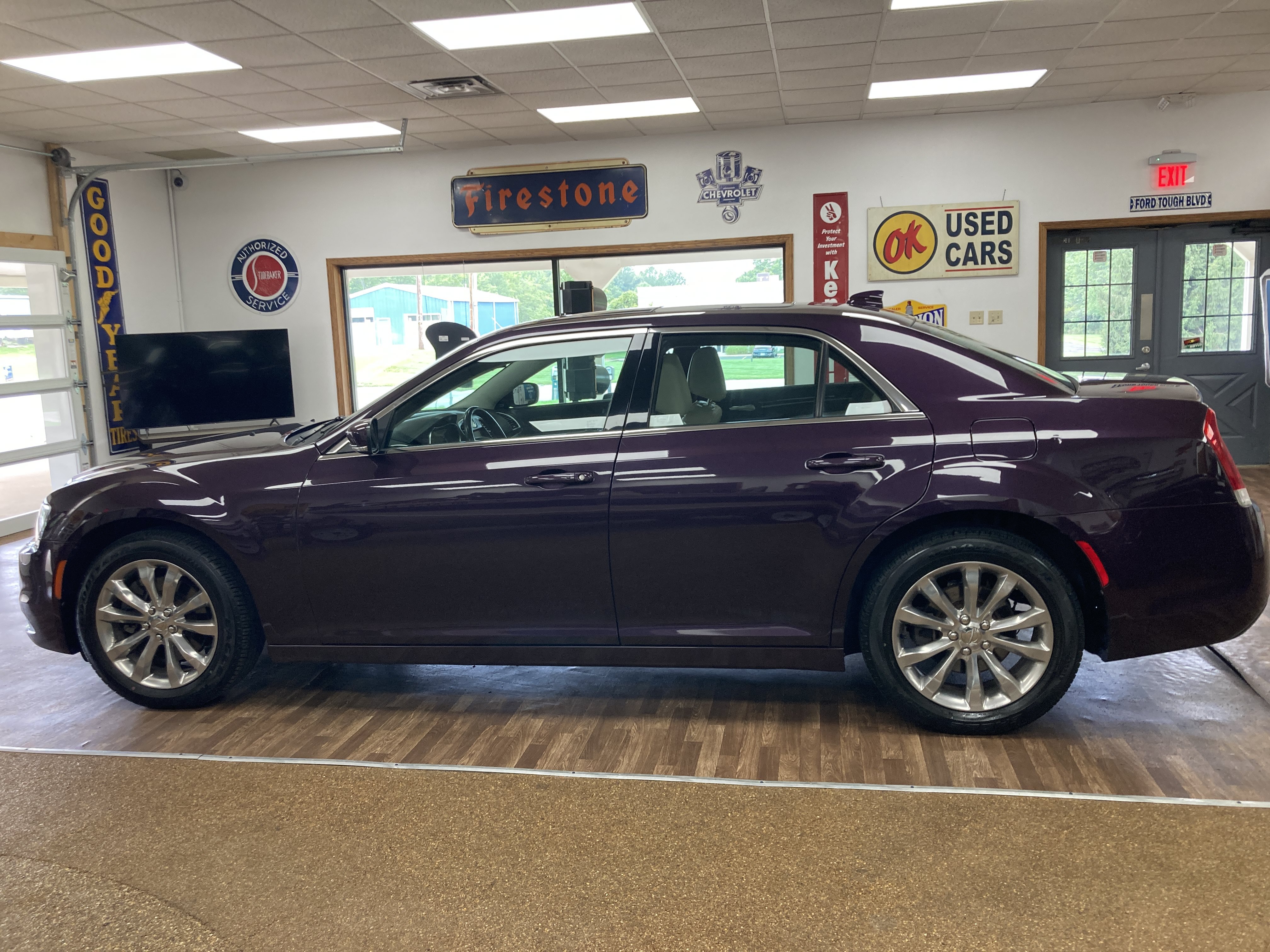 Used 2021 Chrysler 300 Touring L w/ Popular Equipment Group AWD/4WD image 2