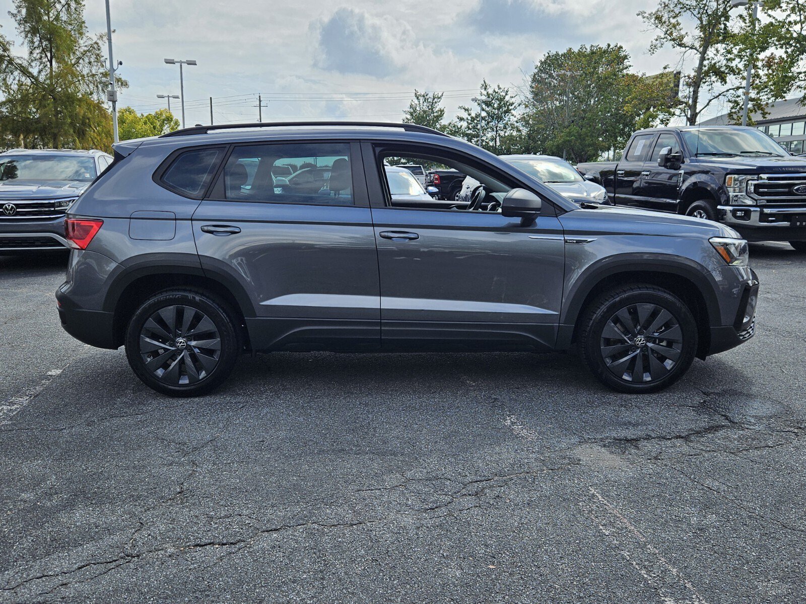 Used 2023 Volkswagen Taos S w/ Driver Assistance Package FWD image 5