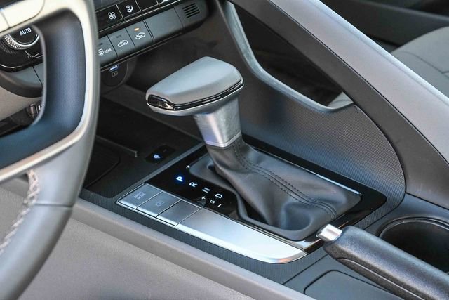 Certified 2025 Hyundai Elantra Sport image 25