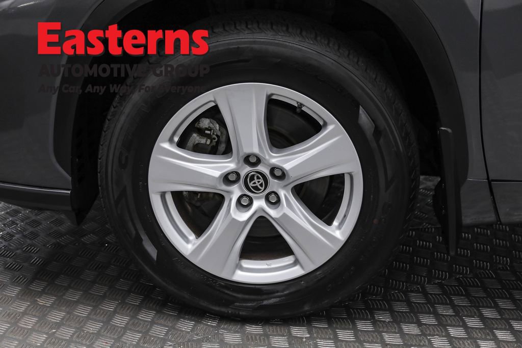 Used 2024 Toyota Highlander LE image 33