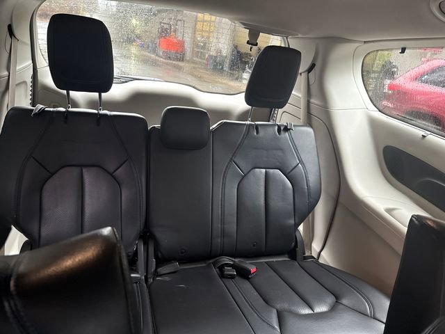 Used 2021 Chrysler Pacifica Touring-L image 44