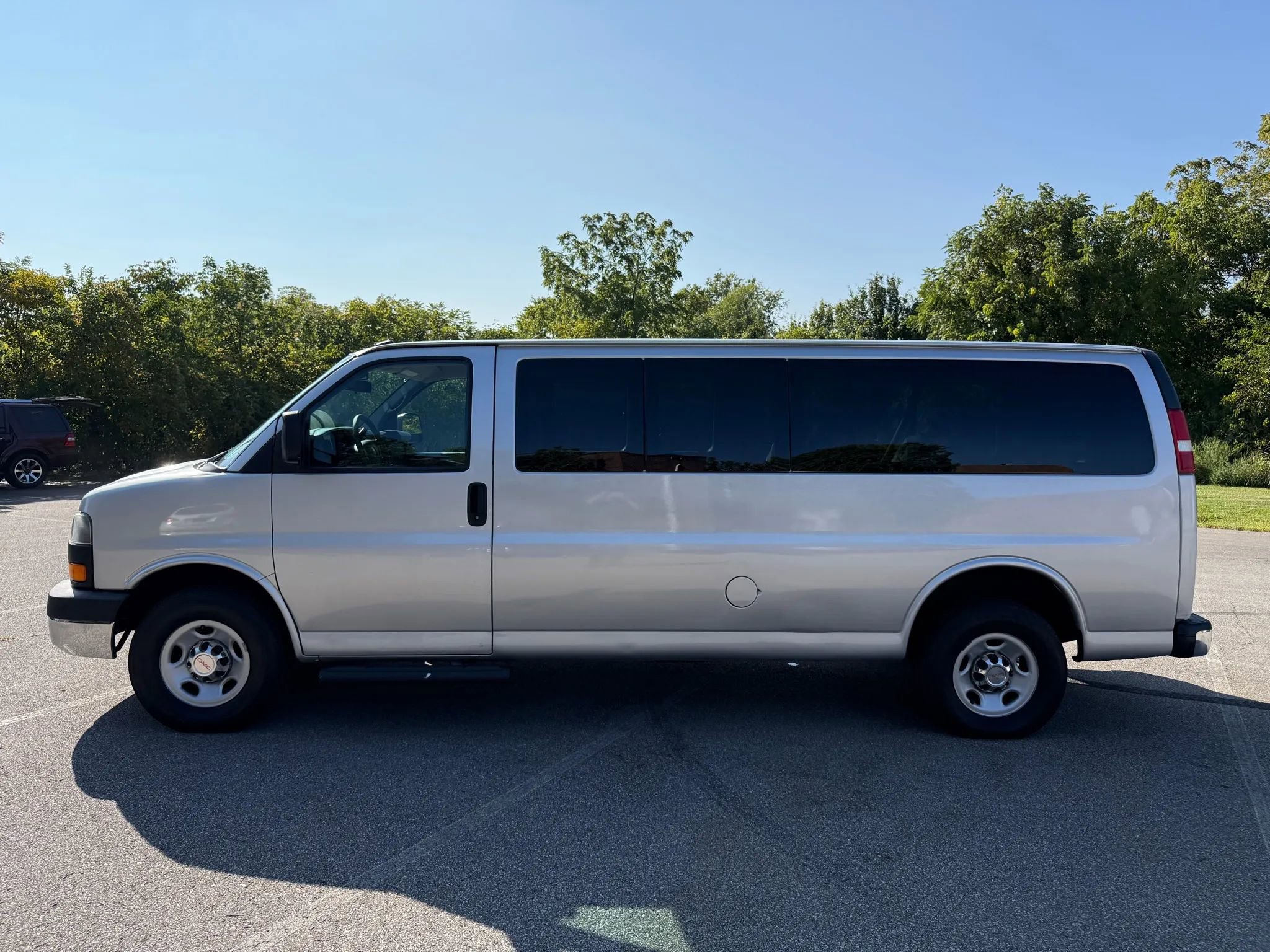 Used 2015 GMC Savana 3500 LT w/ LT Preferred Equipment Group image 6