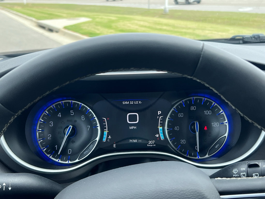 Used 2024 Chrysler Pacifica Touring-L image 27