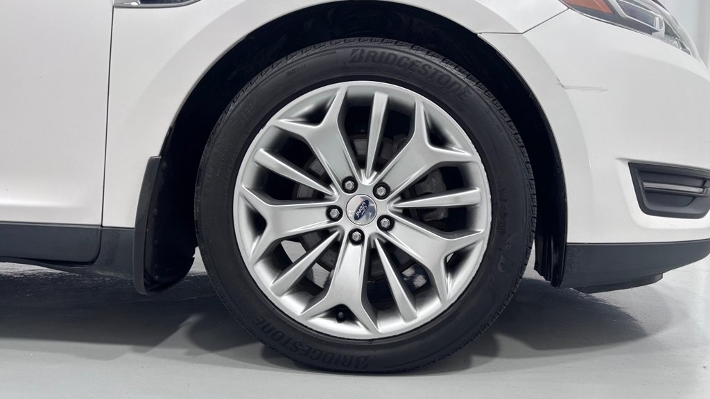 Used 2016 Ford Taurus Limited FWD image 33