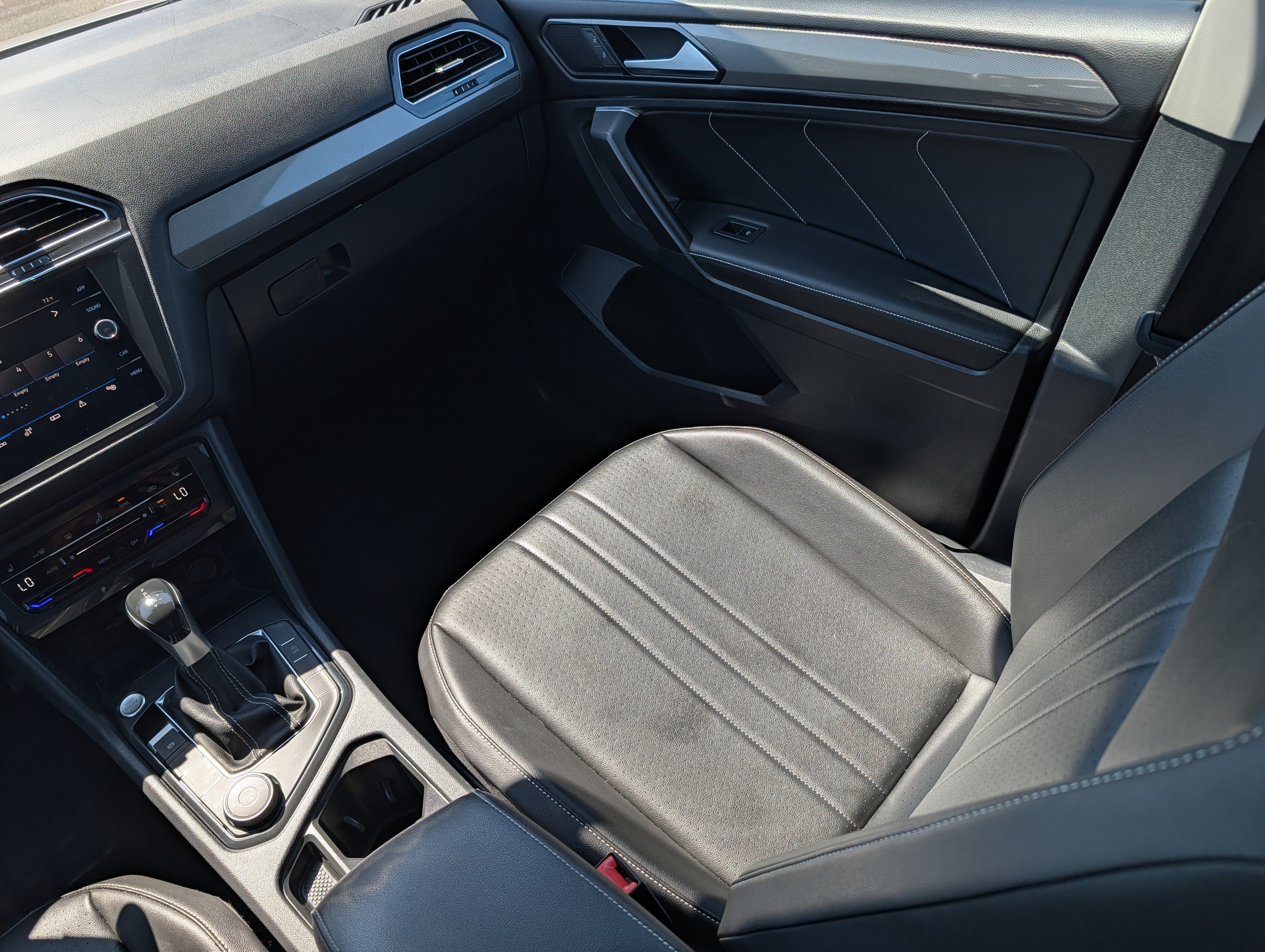 Used 2022 Volkswagen Tiguan SE AWD/4WD image 11