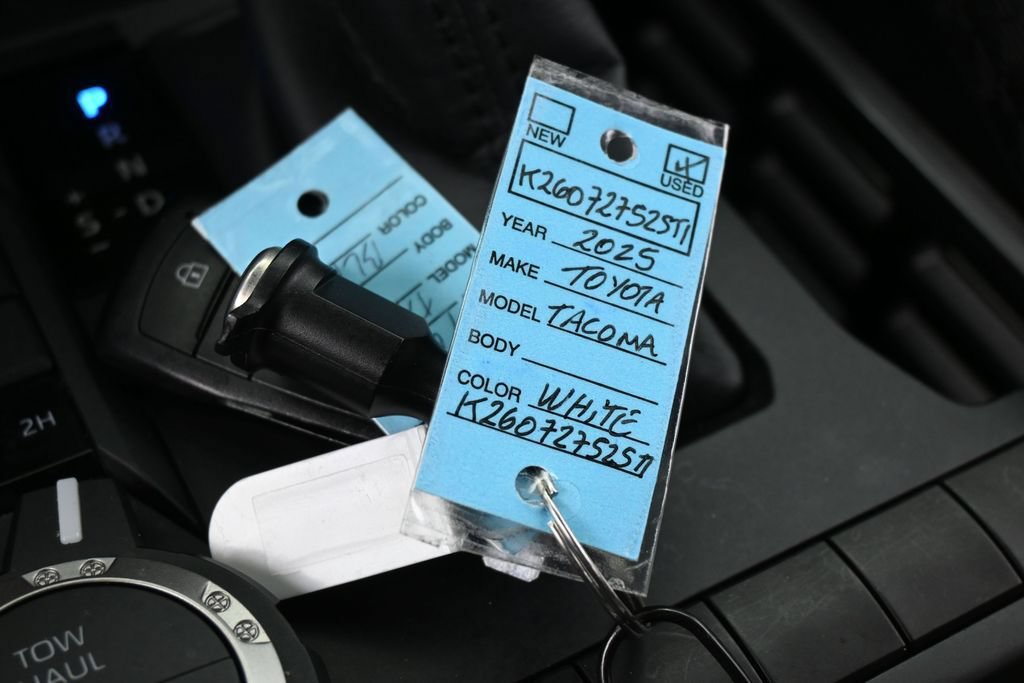 Used 2025 Toyota Tacoma SR5 AWD/4WD image 28