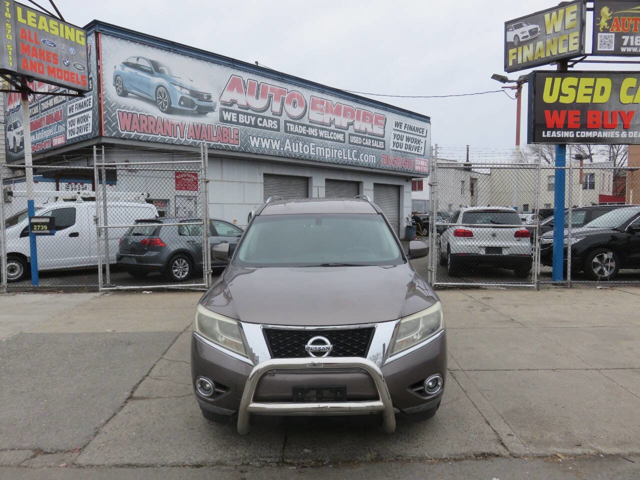 Used 2013 Nissan Pathfinder SV AWD/4WD image 7