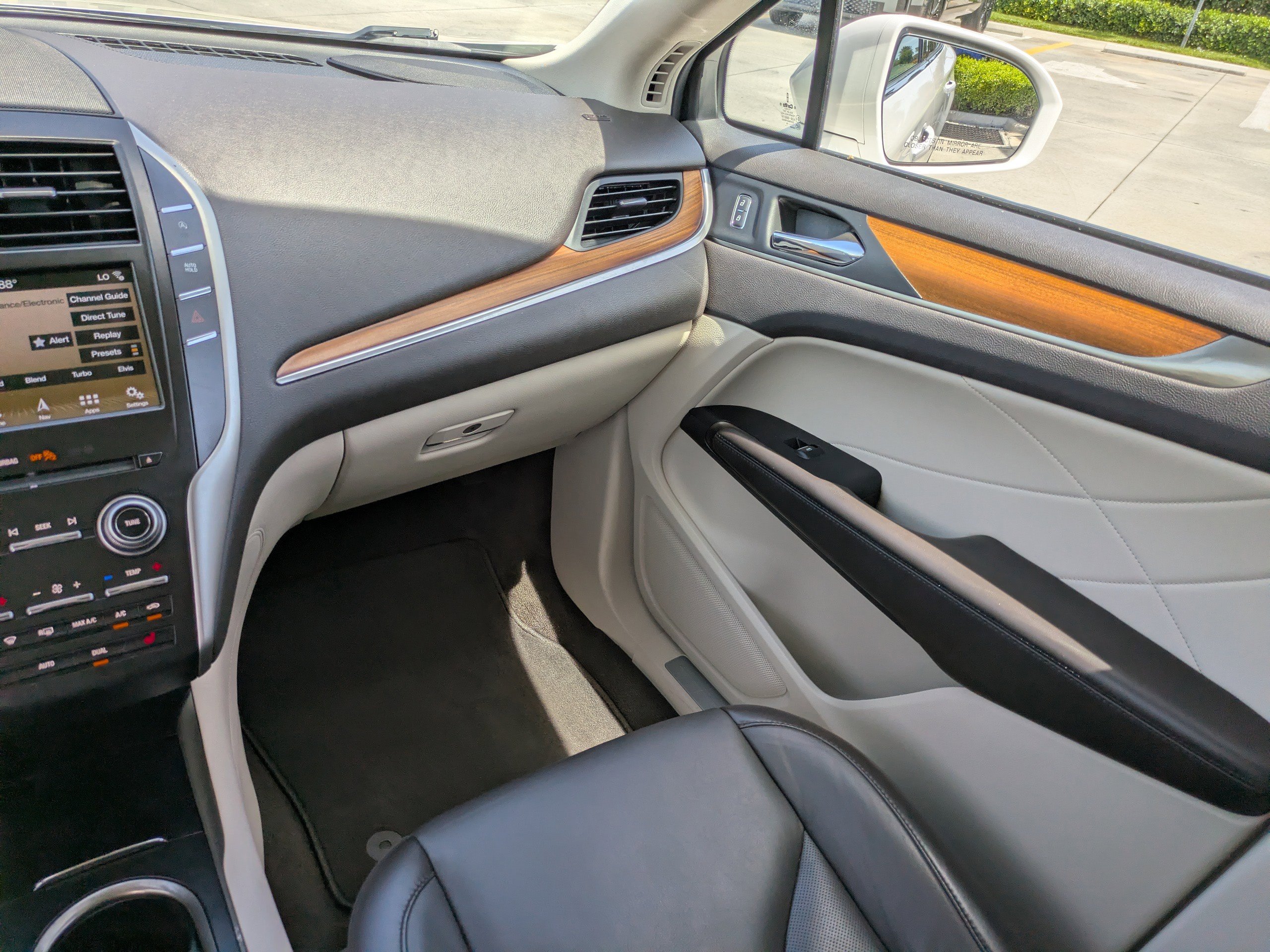Used 2019 Lincoln MKC Select w/ Select Plus Package FWD image 15