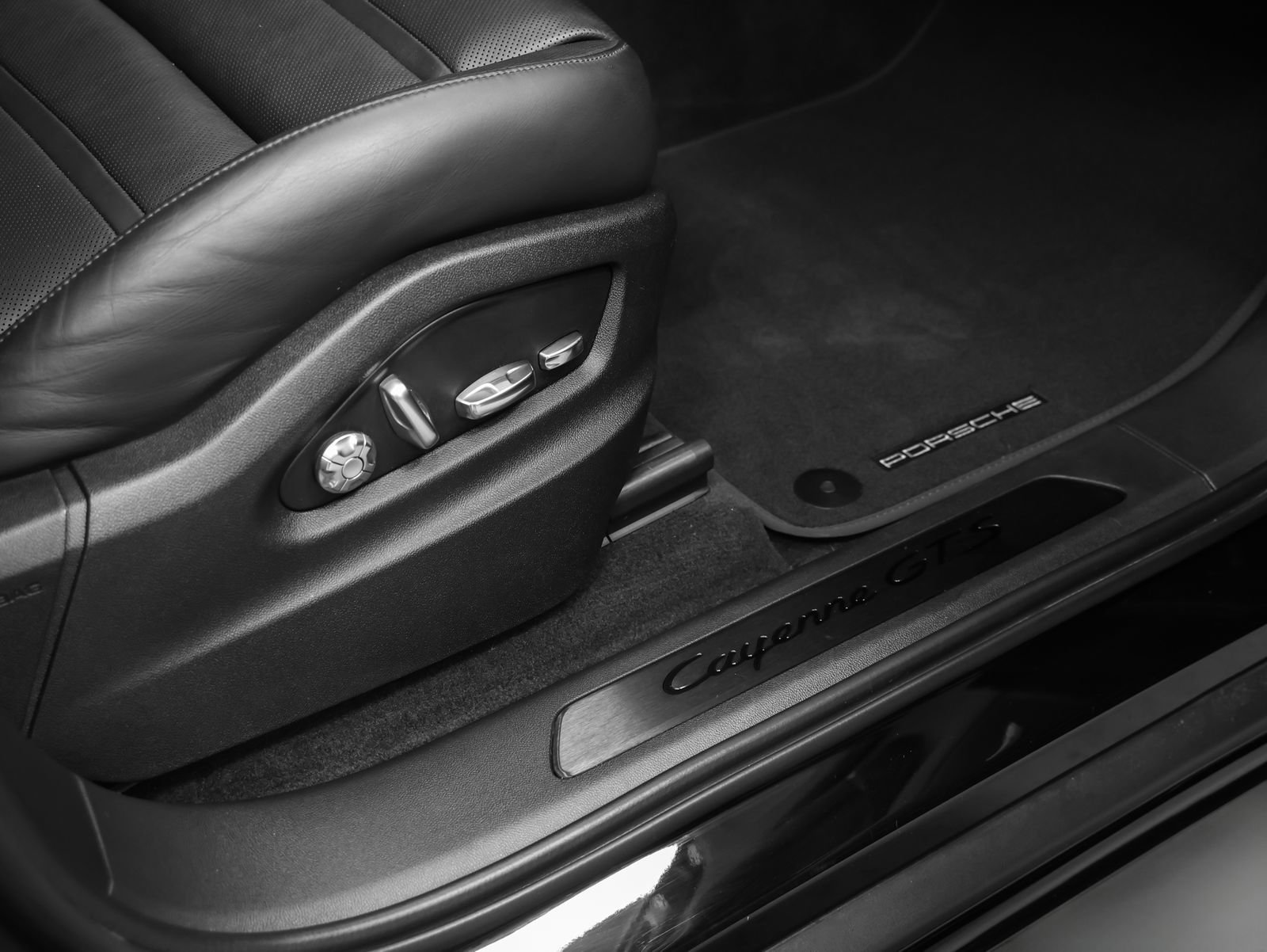 Certified 2021 Porsche Cayenne GTS AWD/4WD image 20
