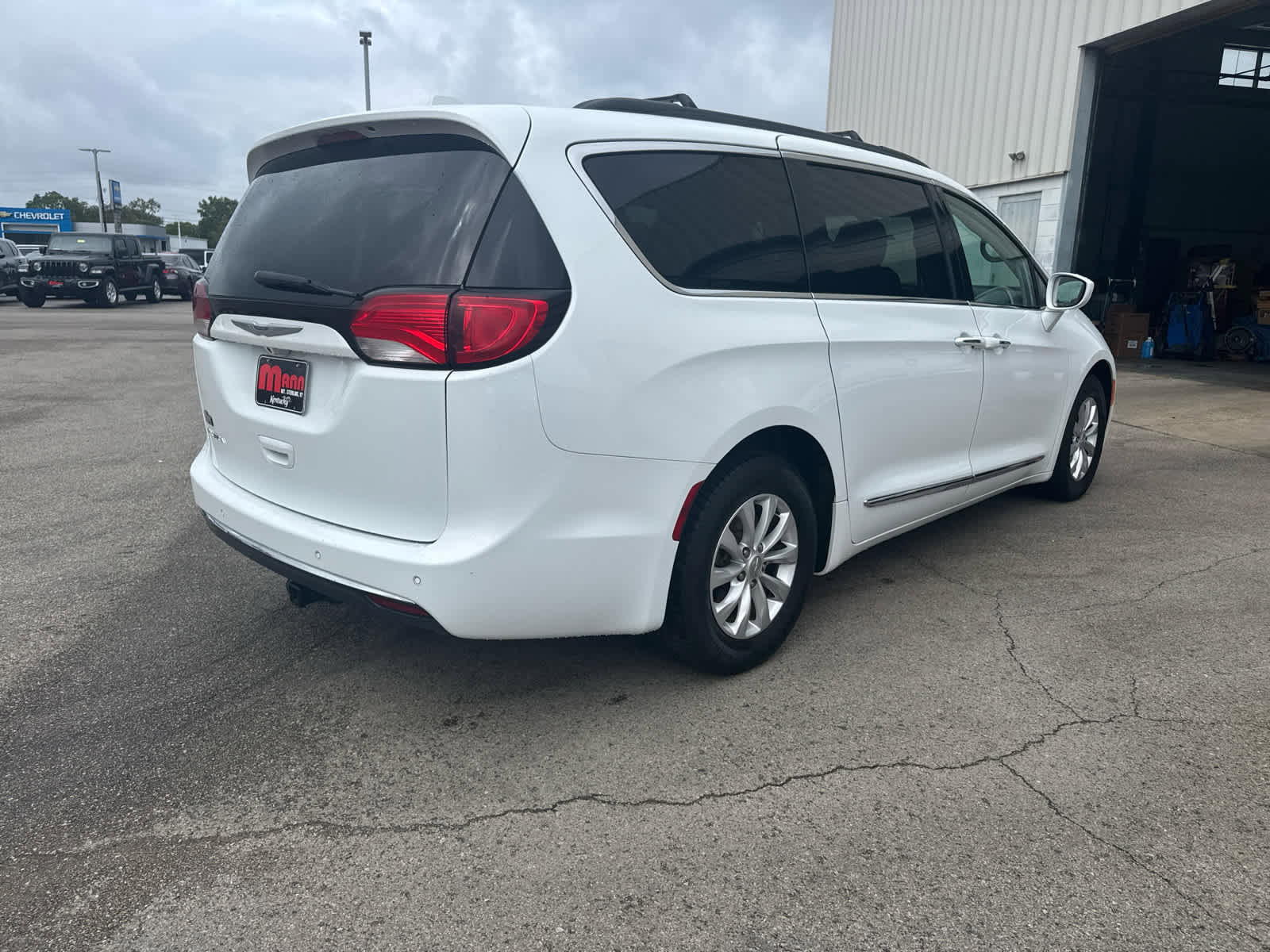 Used 2017 Chrysler Pacifica Touring-L image 30