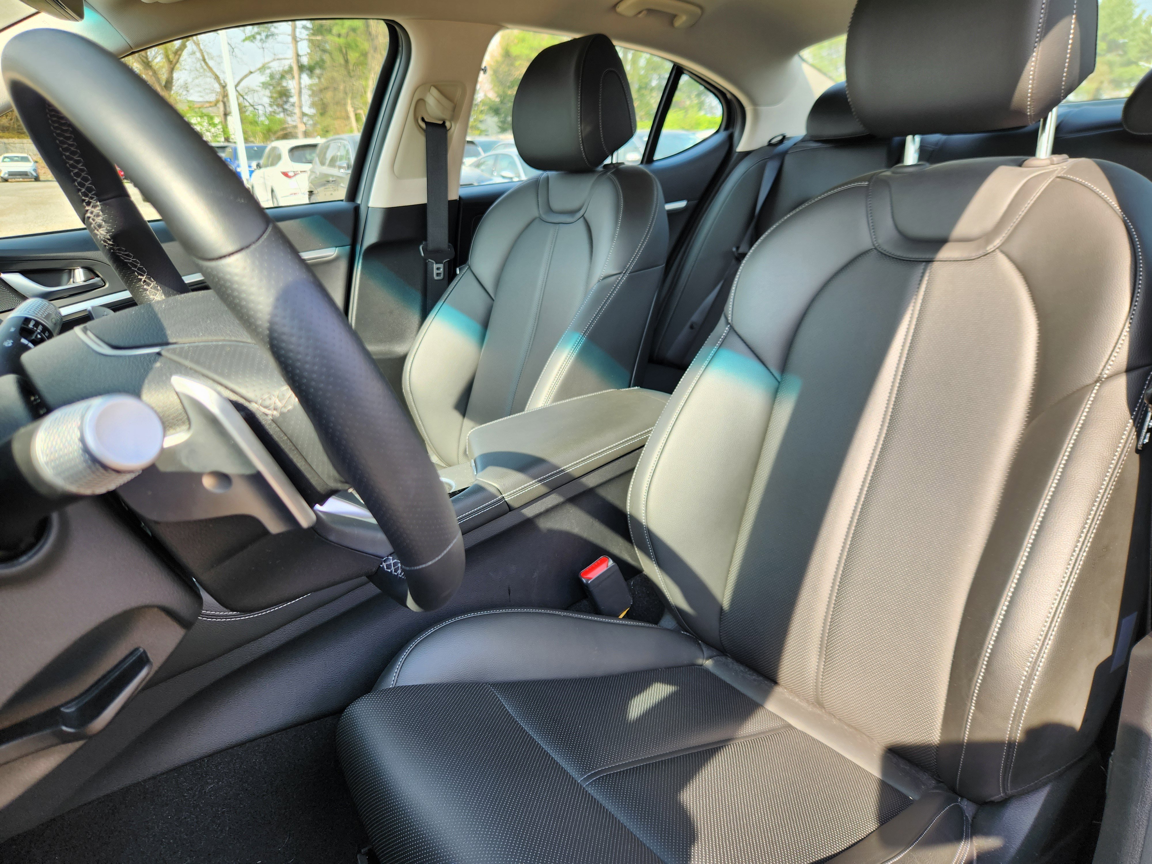 Used 2025 Genesis G70 2.5T RWD image 7