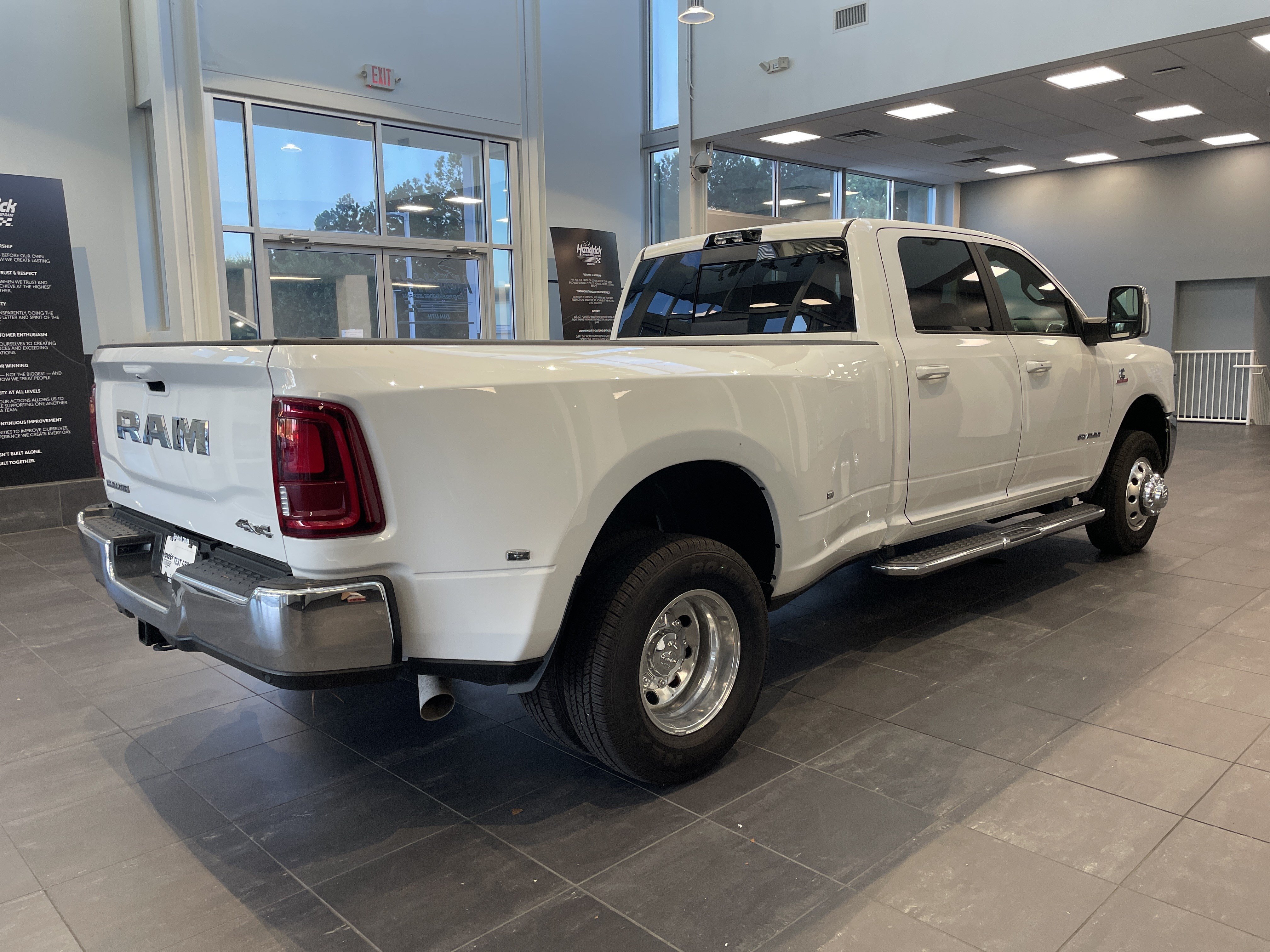 New 2026 RAM 3500 Laramie w/ Max Tow Package AWD/4WD image 9