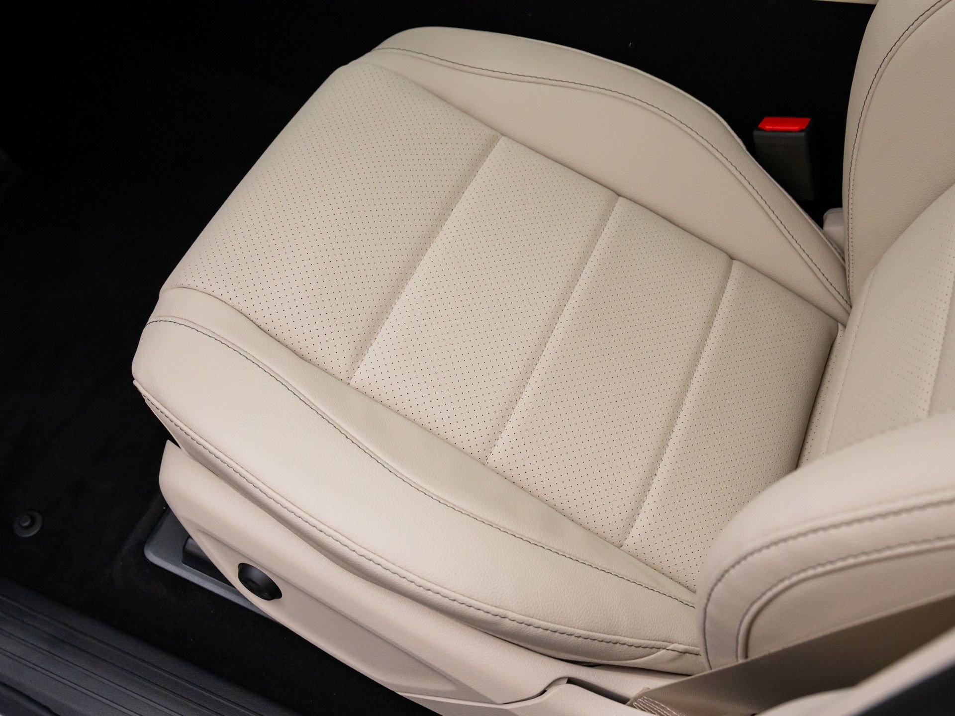 New 2026 Mercedes-Benz GLS 450 4MATIC image 16