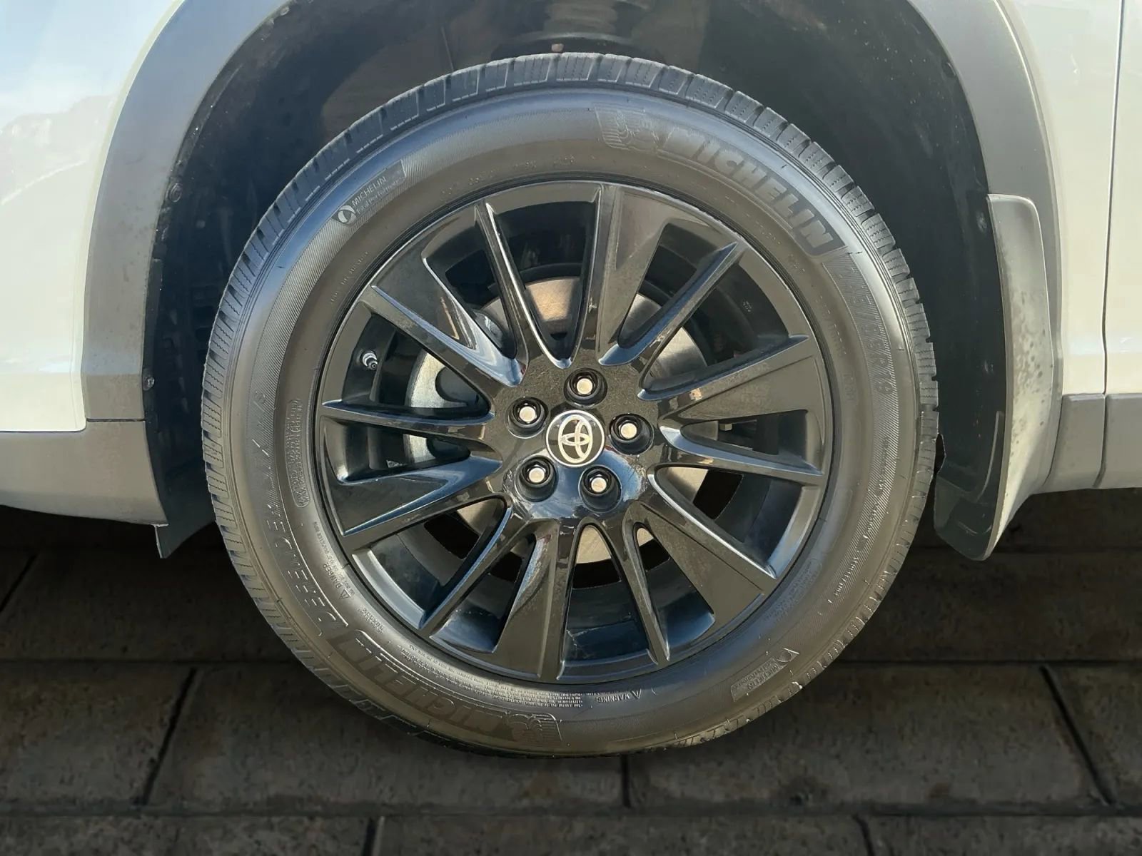 Used 2019 Toyota Highlander SE image 25