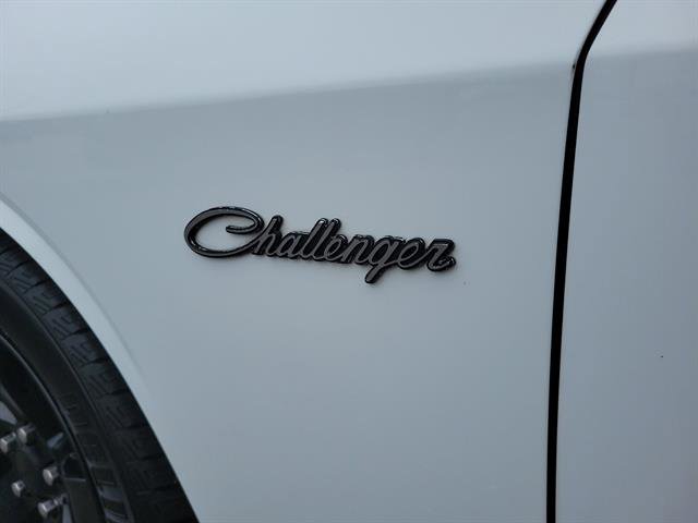 Used 2011 Dodge Challenger SE image 12