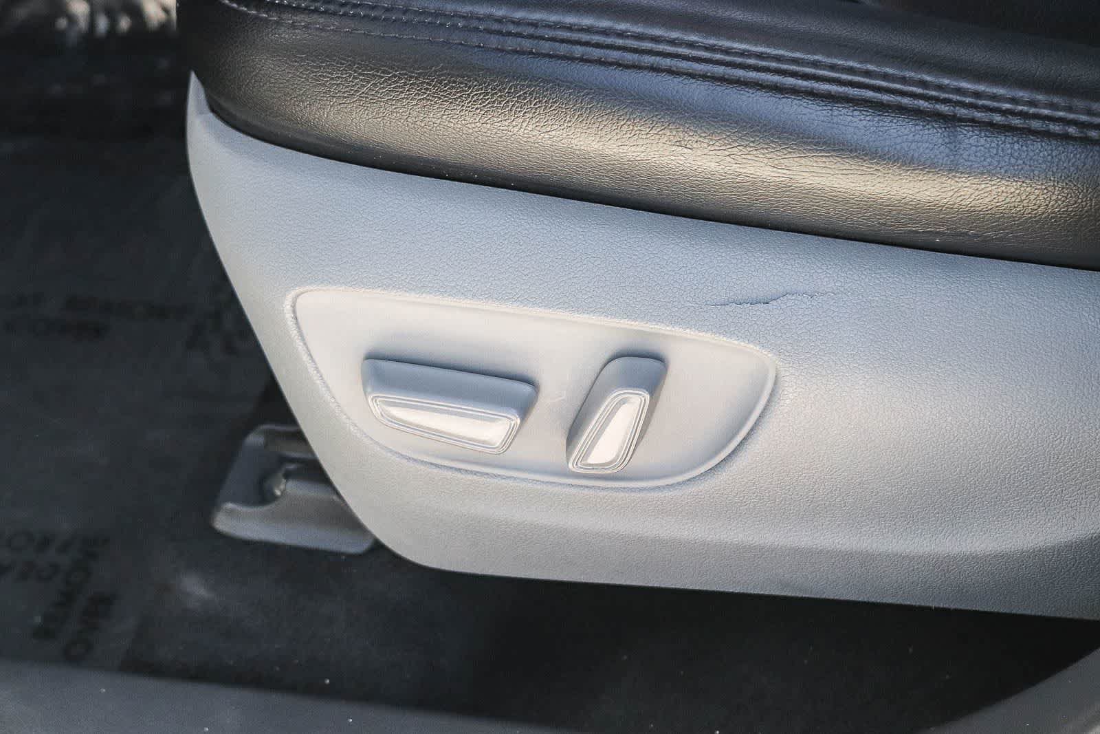 Used 2021 Toyota Highlander L FWD image 19