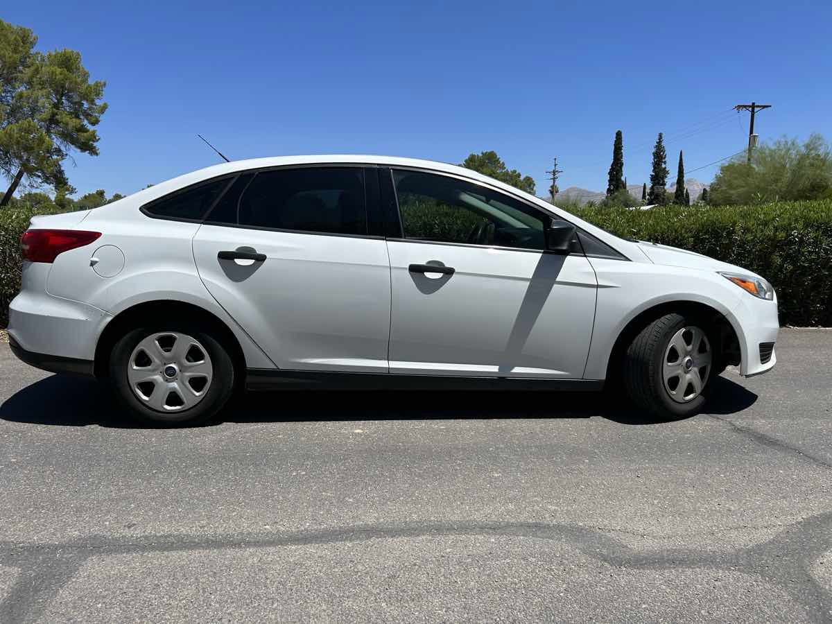 Used 2017 Ford Focus S image 3