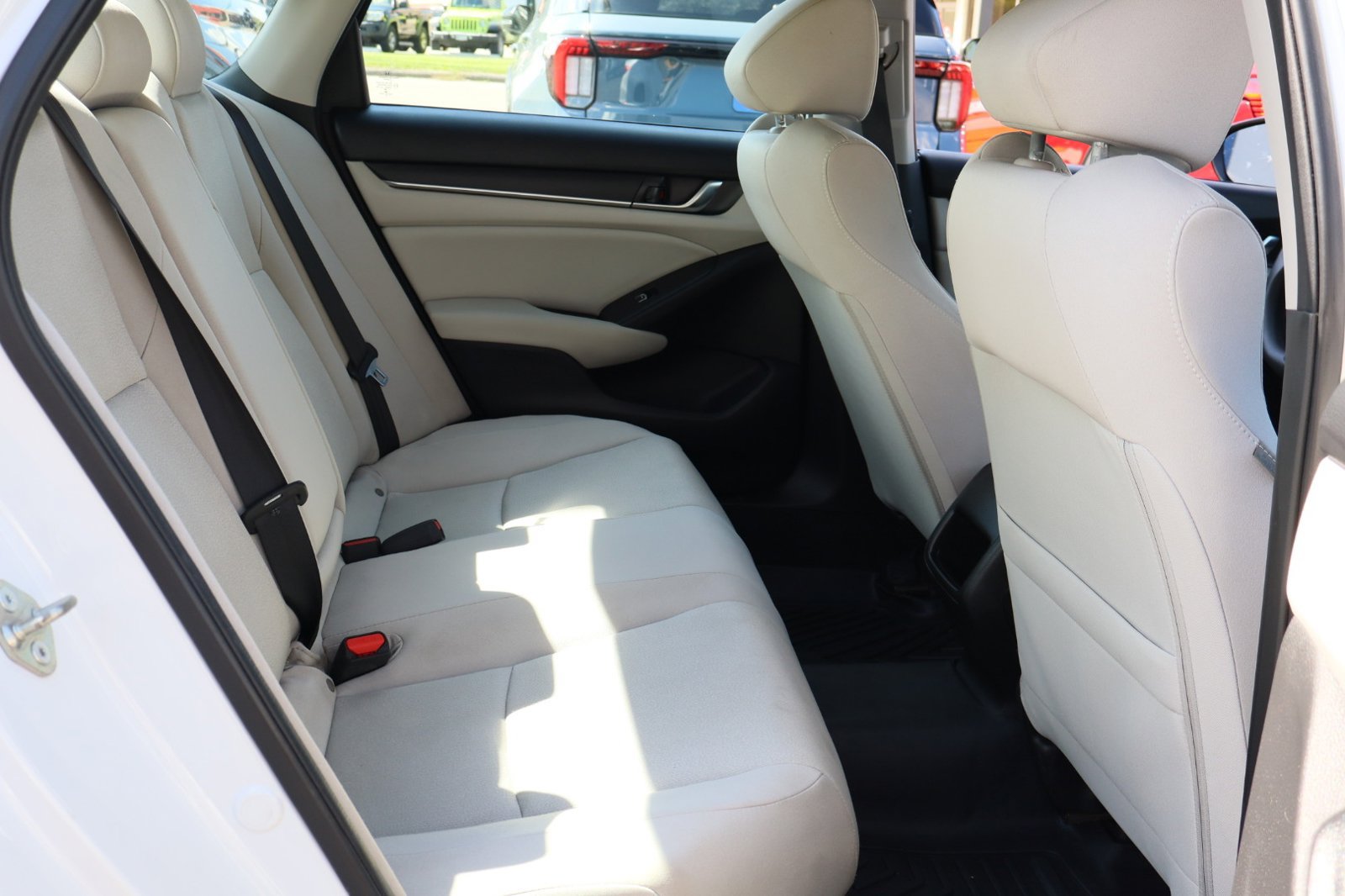 Used 2018 Honda Accord LX image 31
