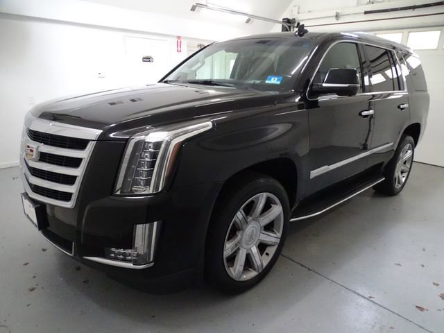 Used 2018 Cadillac Escalade Luxury AWD/4WD image 16