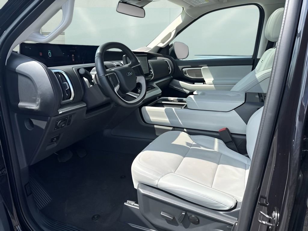 Used 2025 Ford Expedition Platinum w/ Driver's Package image 12