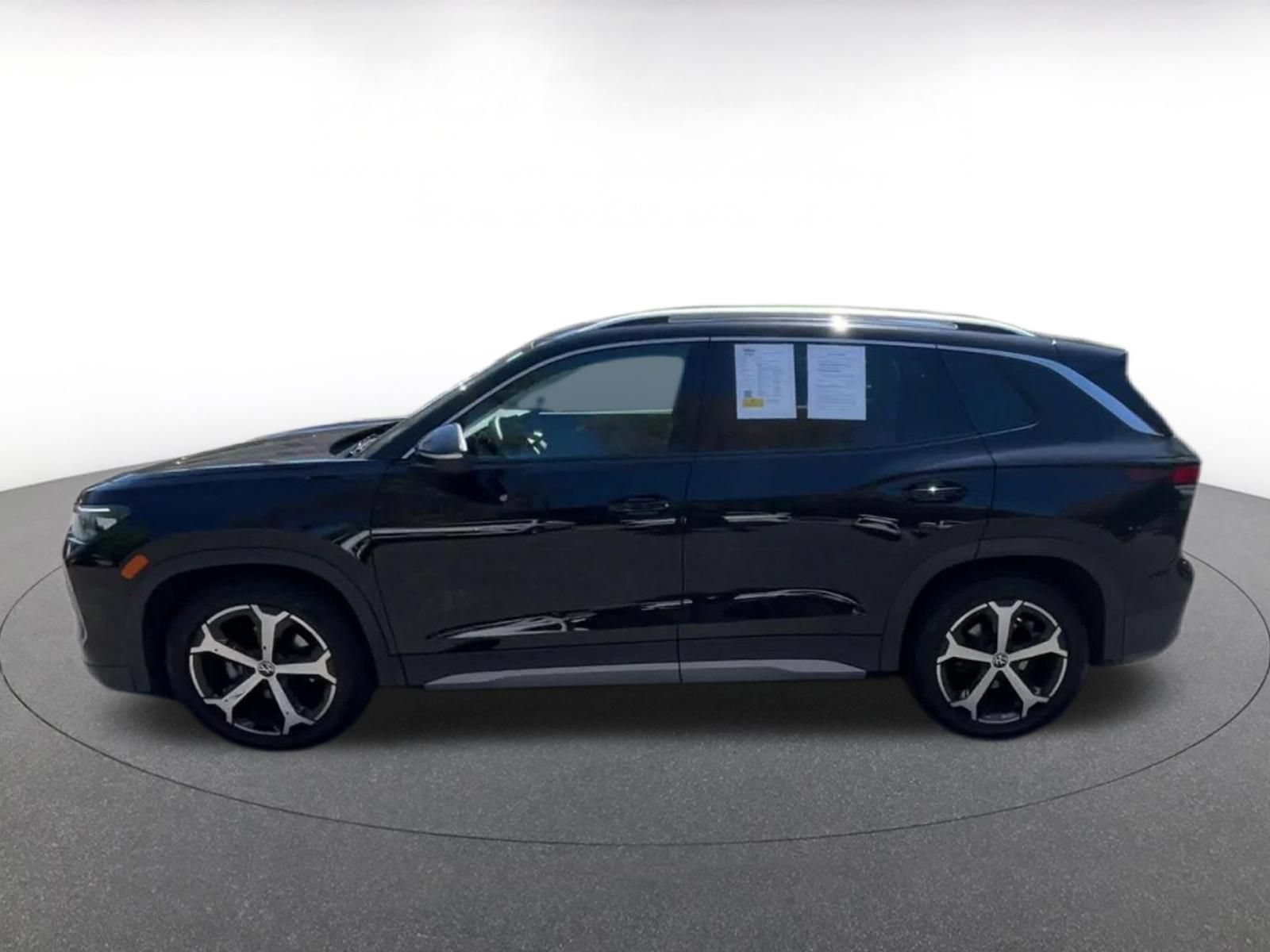 Used 2026 Volkswagen Tiguan SE FWD image 8