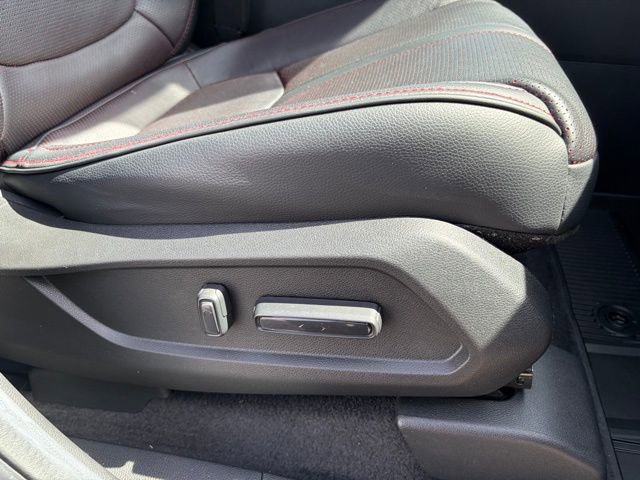 Certified 2025 Honda Pilot Black Edition image 31