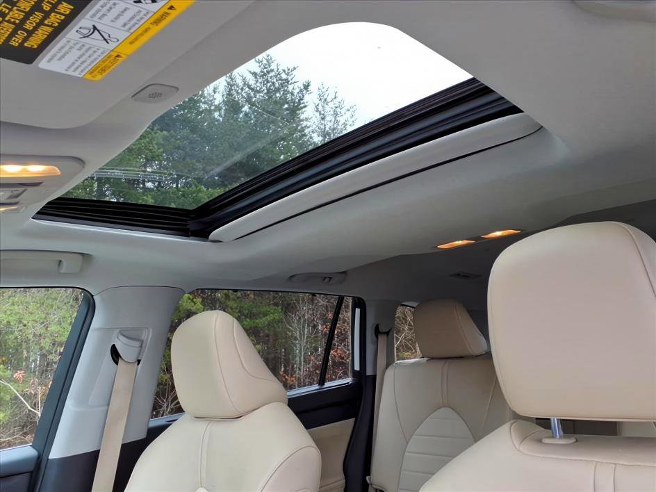 Used 2023 Toyota Highlander XLE image 15