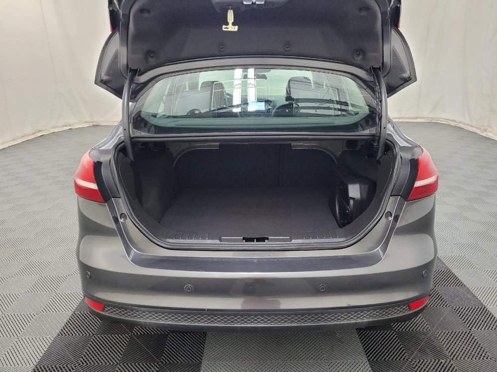 Used 2017 Ford Focus Titanium FWD image 29