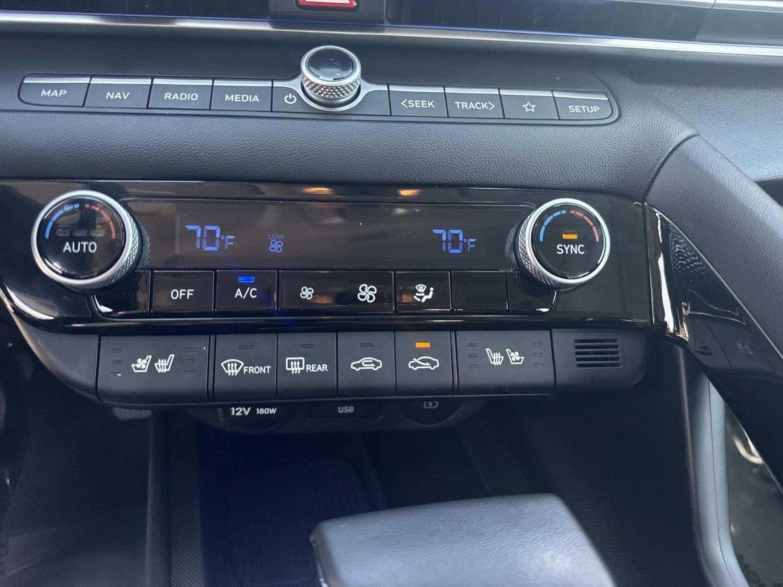 Used 2024 Hyundai Elantra Limited image 22