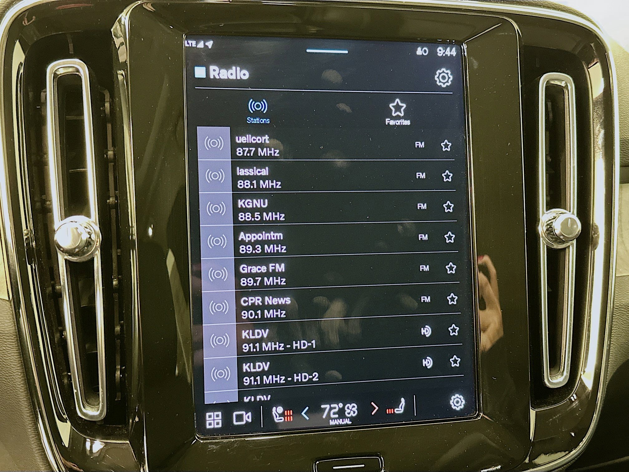 Used 2025 Volvo XC40 B5 Plus image 21