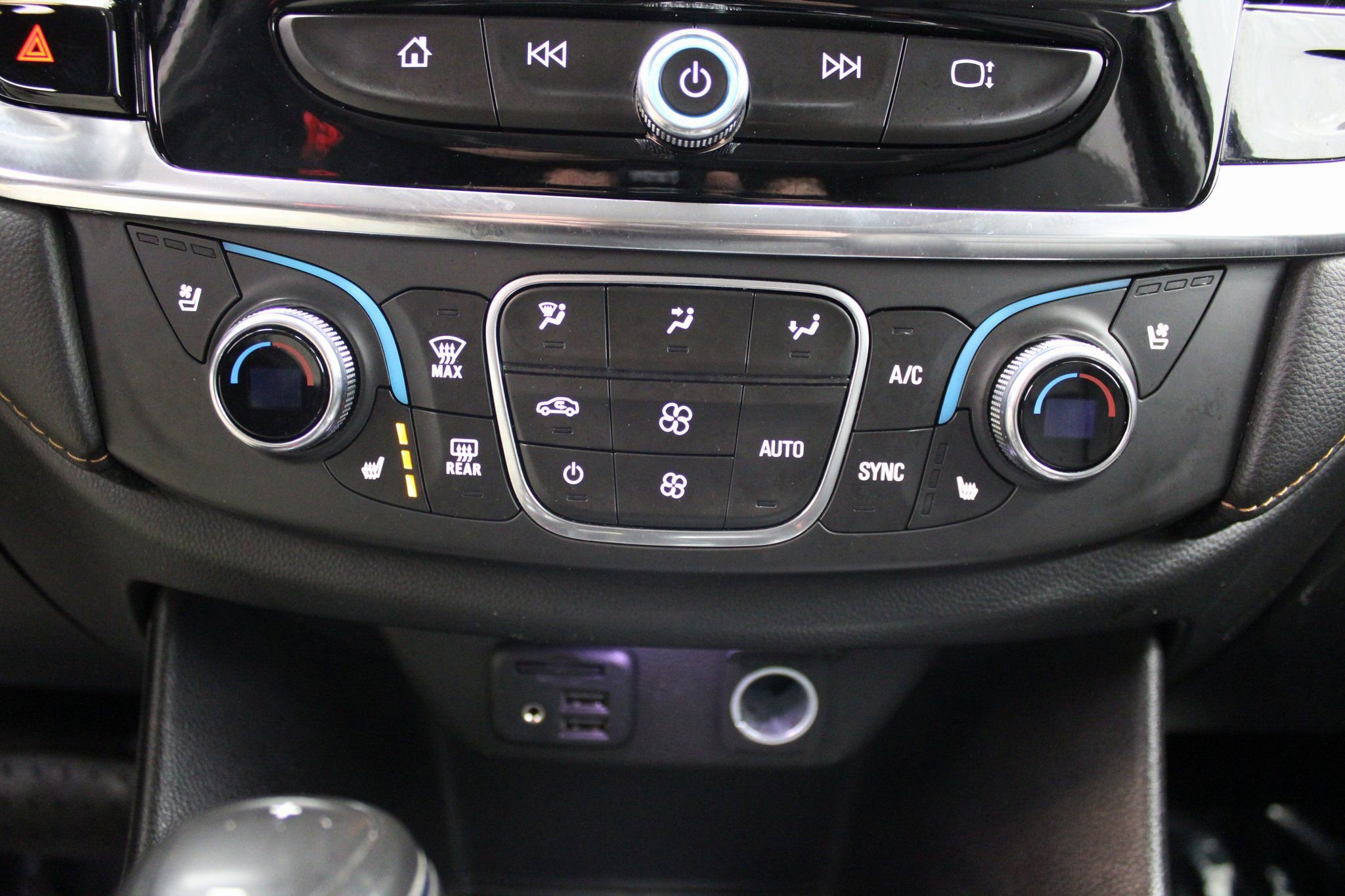 Used 2020 Chevrolet Traverse Premier w/ LPO, Blackout Package image 45