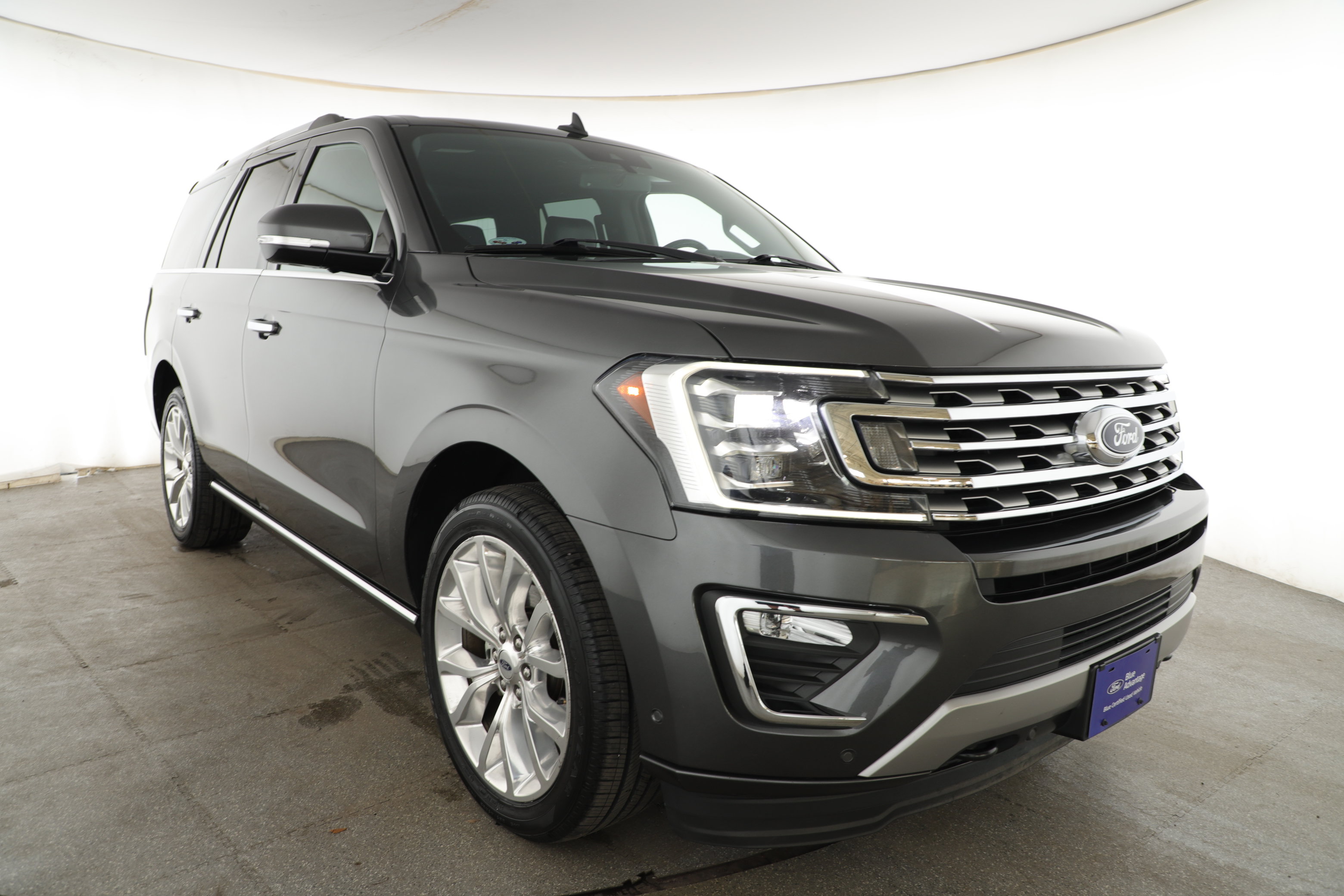 Used 2018 Ford Expedition Limited w/ Equipment Group 302A AWD/4WD image 3