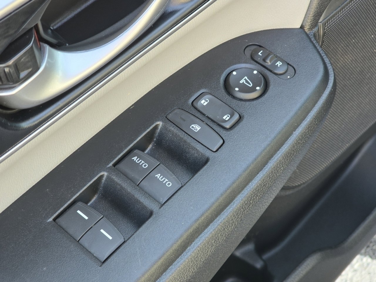 Used 2022 Honda CR-V Touring image 28