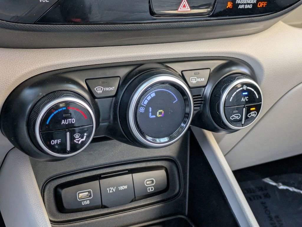 Used 2025 Hyundai Venue SEL image 17