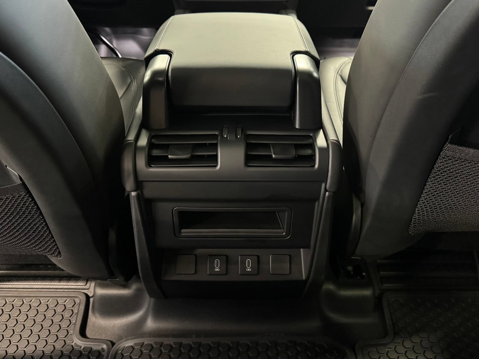 New 2026 Land Rover Defender 110 X-Dynamic SE AWD/4WD image 37
