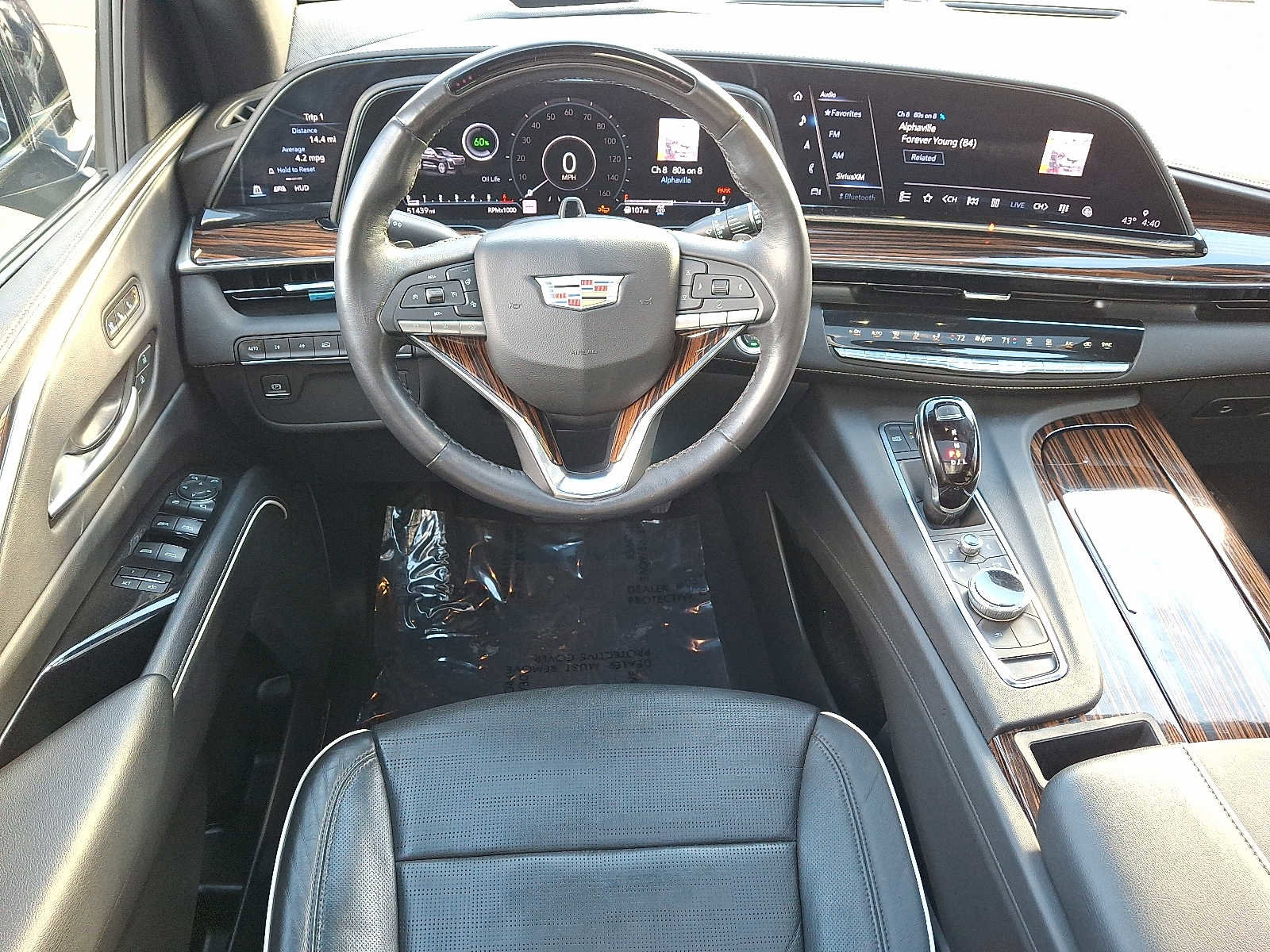 Used 2023 Cadillac Escalade Premium Luxury image 12