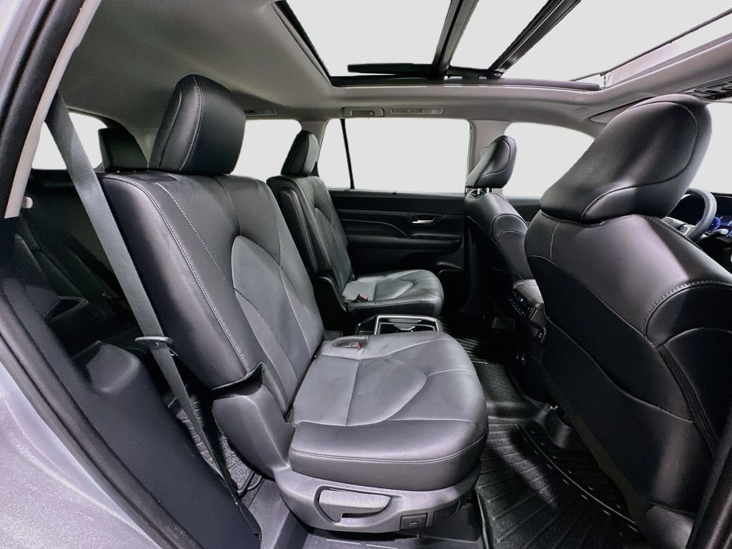Used 2024 Toyota Grand Highlander AWD image 29