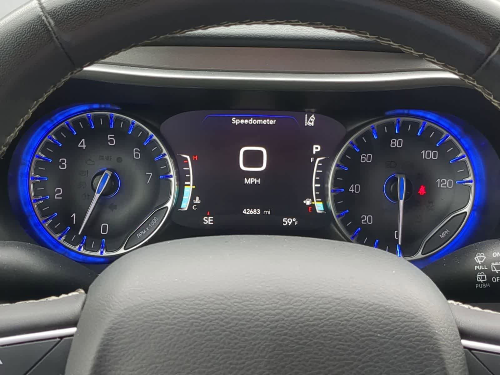 Used 2024 Chrysler Pacifica Touring-L FWD image 31